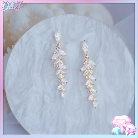 Diamonds & Jules Jewelry - 💎✨ 925 Camilla Leafy Earrings